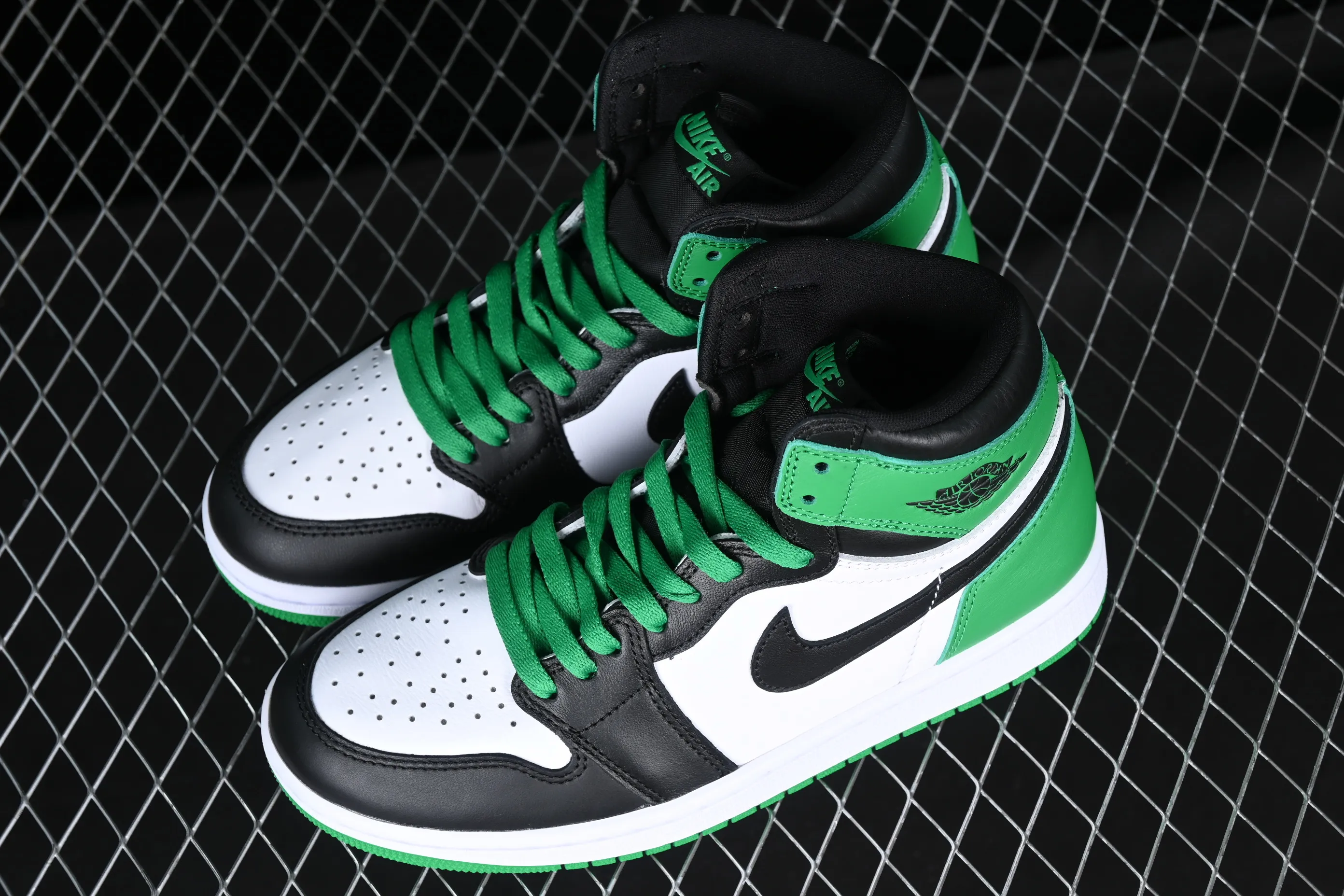 All categories Air Jordan Jordan series basketball shoes Air Jordan 1 High Pure original Air Jordan 1 High OG "Lucky Green" AJ1 Joe 1 Celtics black green toe DZ5485-031